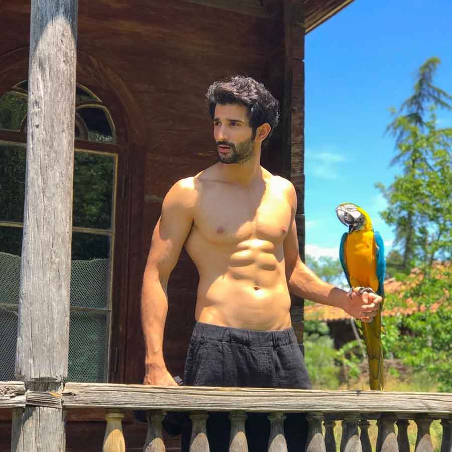 Sidhant Gupta Height Age Girlfriend Wife Family Biography