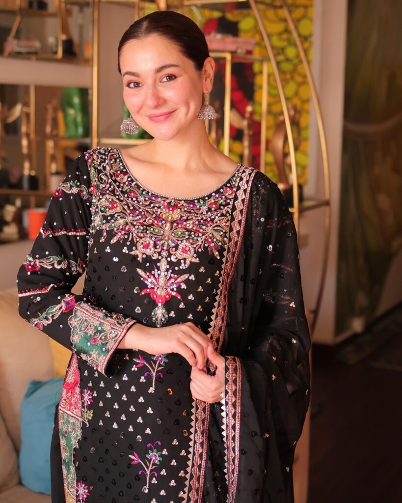 Hania Aamir Age Boyfriend Family Biography